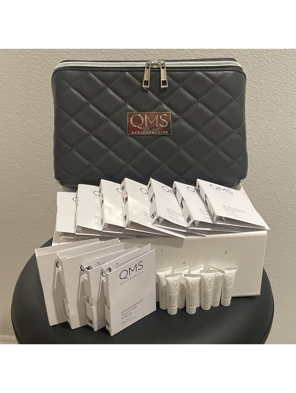 QMS Medicosmetics Bag with 19 Samples - New